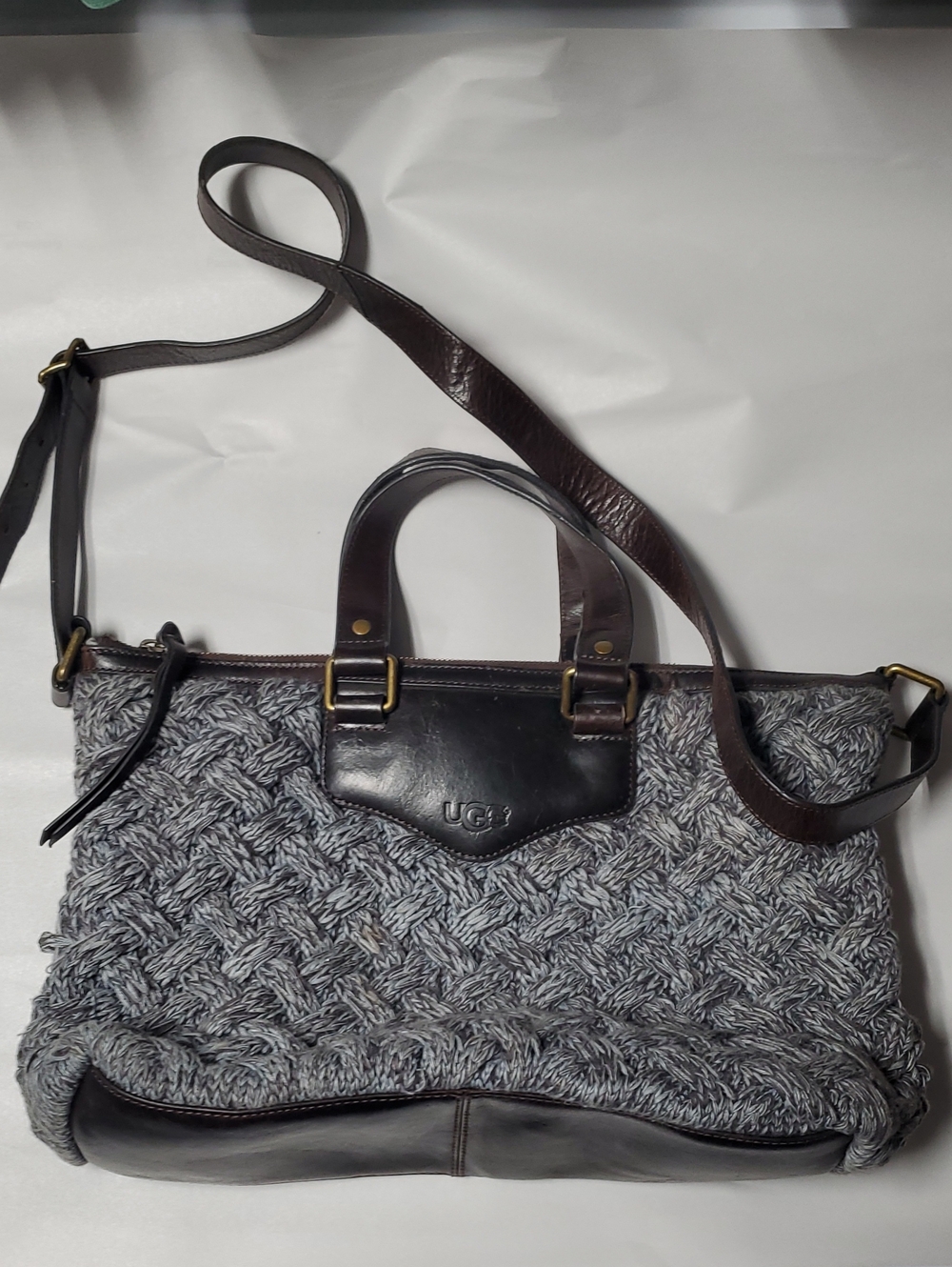 UGG Gray Knit & Brown Leather Cross-Body Bag Chunky Knit Purse Travel